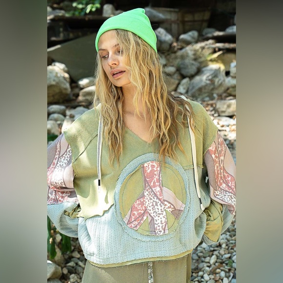 #44 CLOSEOUT FIRM 🌸New! Pol Gorgeous Oversized Peace Application  W/ Hood - Picture 3 of 6